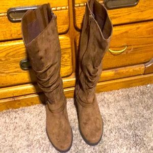 (UNR8ED) BROWN (Sz.8.5-W) upper textile/Outsole:Leather/Man Made